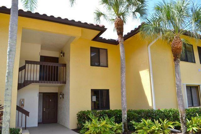 Property Photo:  90 Pelican Pointe Drive 104  FL 33483 