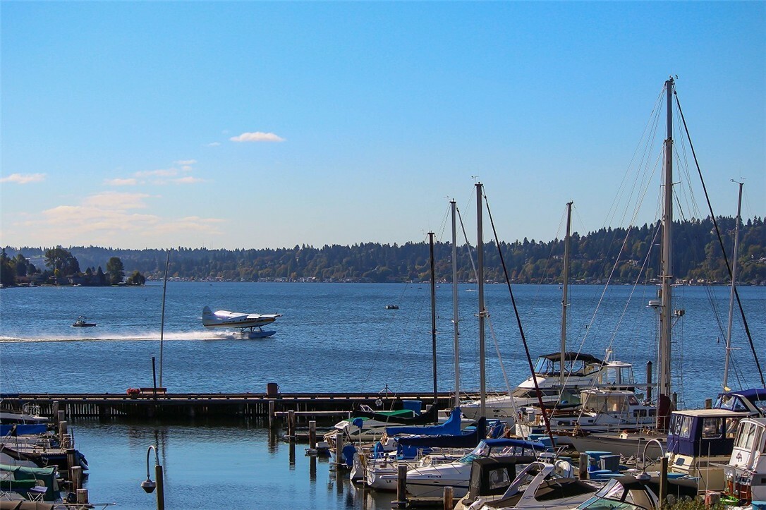 Property Photo: 6121 NE 175th St B304 WA 98028