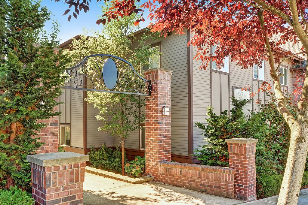 Property Photo: 973 NE Ingram St A101 WA 98029