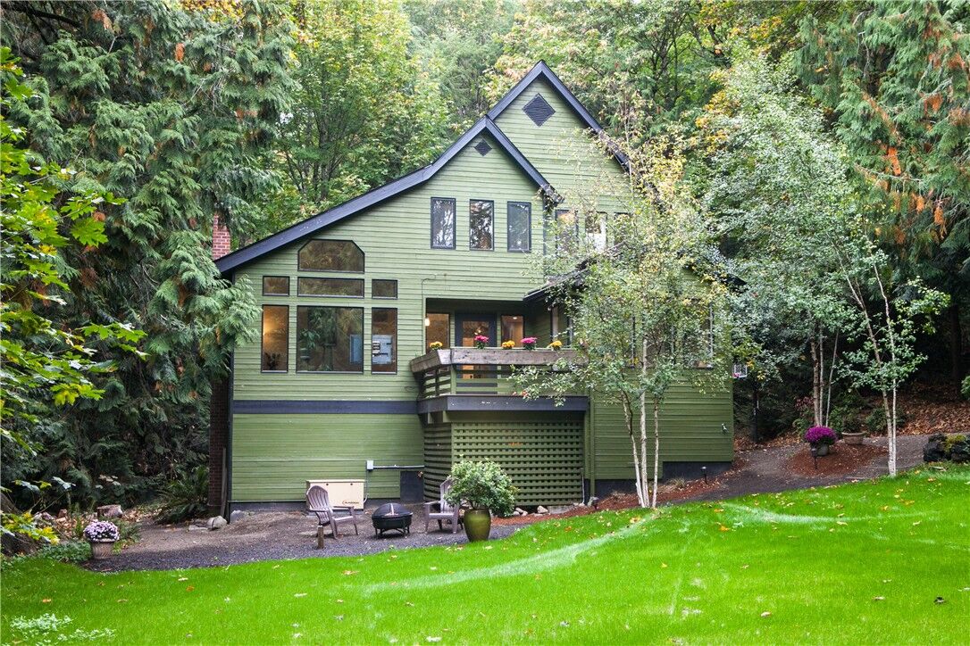 Property Photo: 10028 Mandus Olson Rd WA 98110