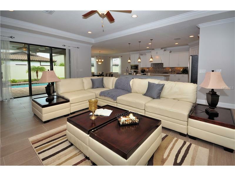 Property Photo: 305 167th Boulevard E FL 34212
