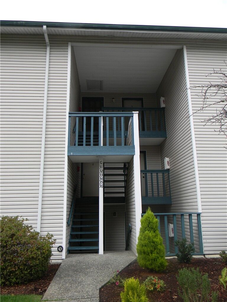 Property Photo: 17431 Ambaum Boulevard S C-34 WA 98148