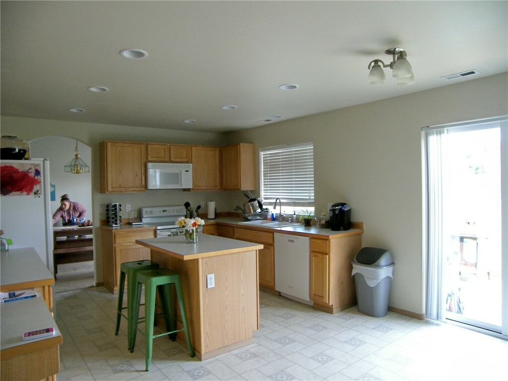 Property Photo:  21021 111th Av Ct E  WA 98338 