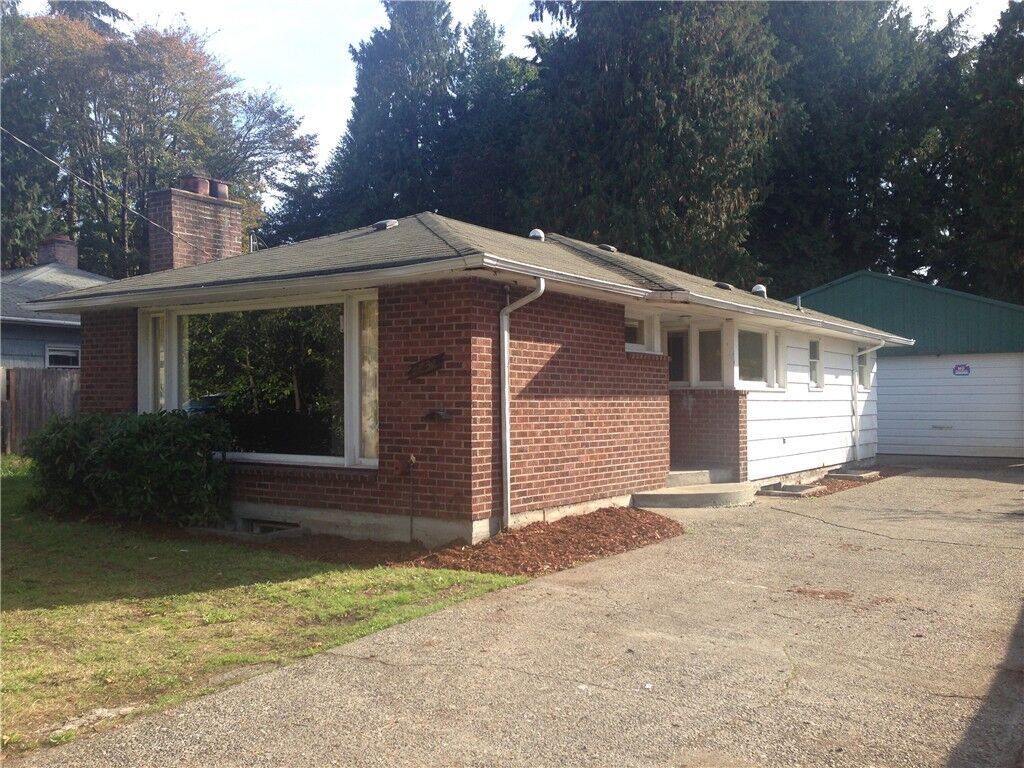 Property Photo:  1231 NE 169th St  WA 98155 