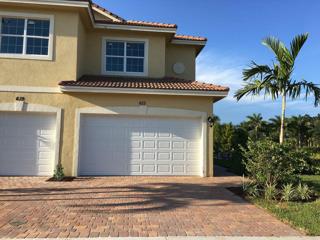 Property Photo:  615 SW Glen Crest Way  FL 34997 