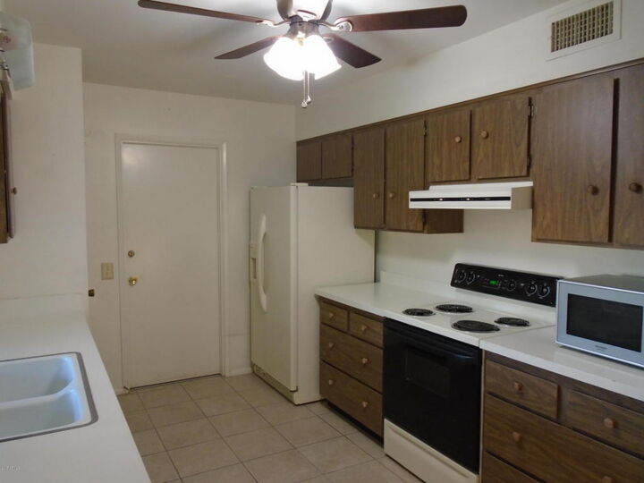 Property Photo: 16613 N Orchard Hills Drive AZ 85351