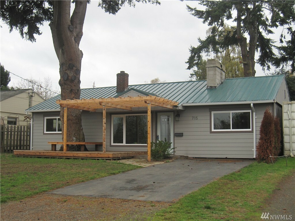 Property Photo:  715 T St  WA 98368 