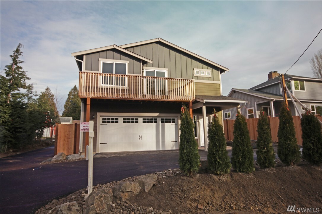 Property Photo:  1044 SW 152nd St  WA 98166 