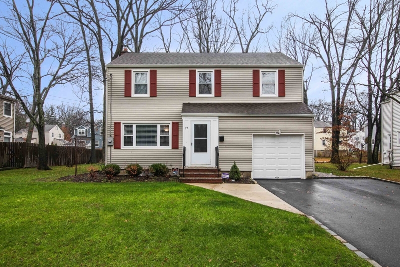 Property Photo:  22 Wellington Rd  NJ 07039 