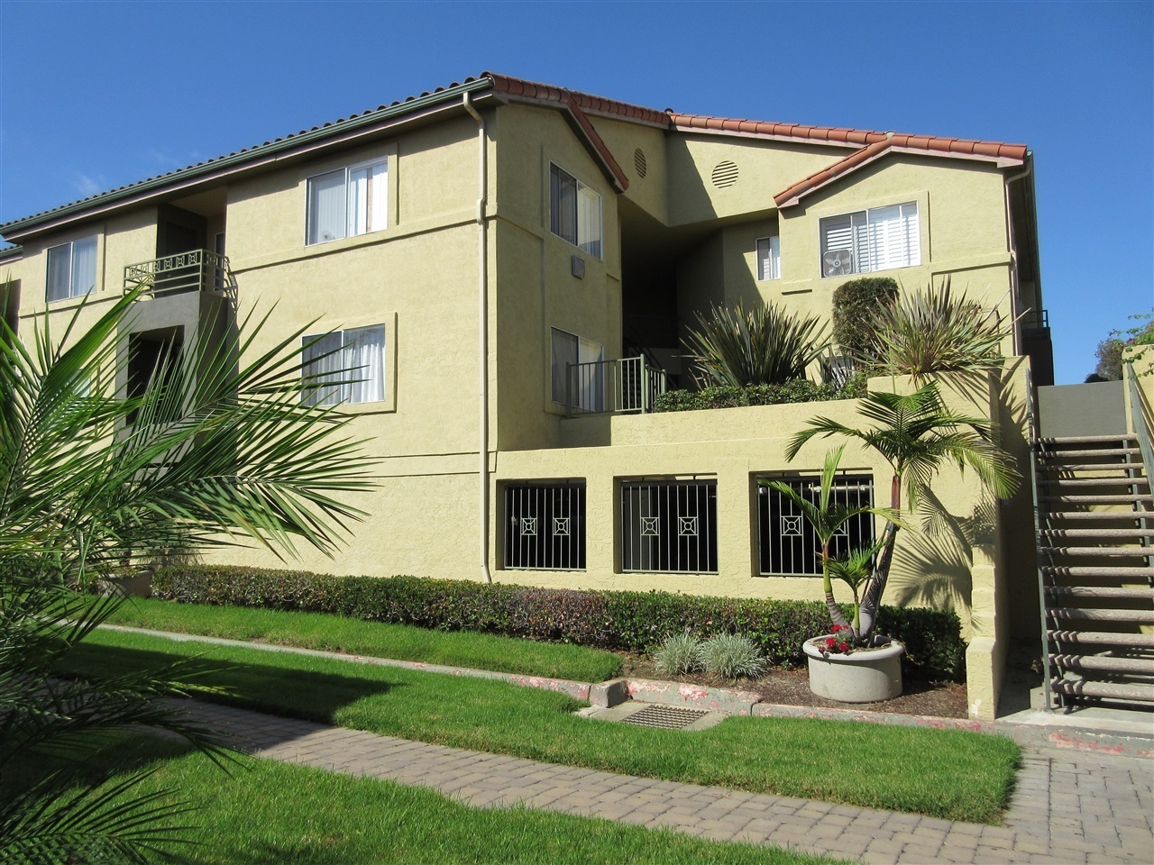 Property Photo:  7545 Charmant Dr 1324  CA 92122 