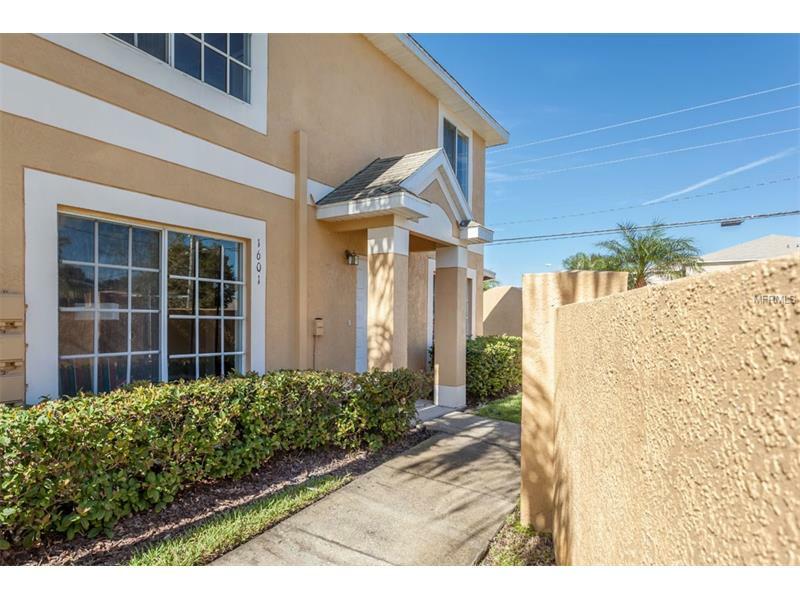 Property Photo: 1601 Fluorshire Drive FL 33511