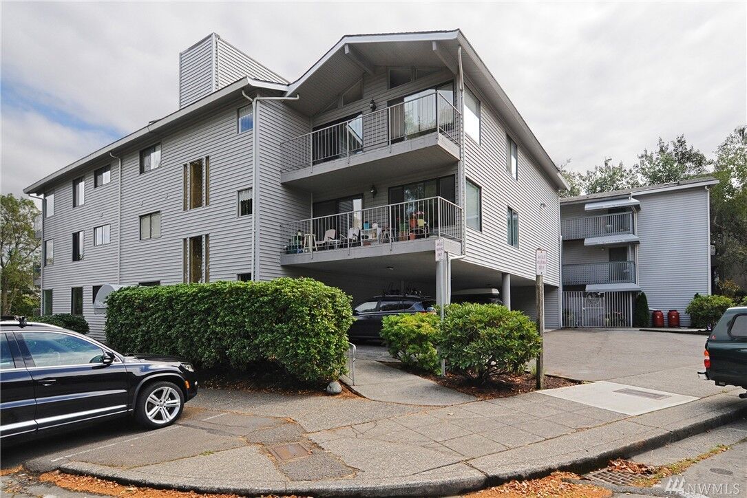 Property Photo: 2562 Thorndyke Avenue W 104 WA 98199