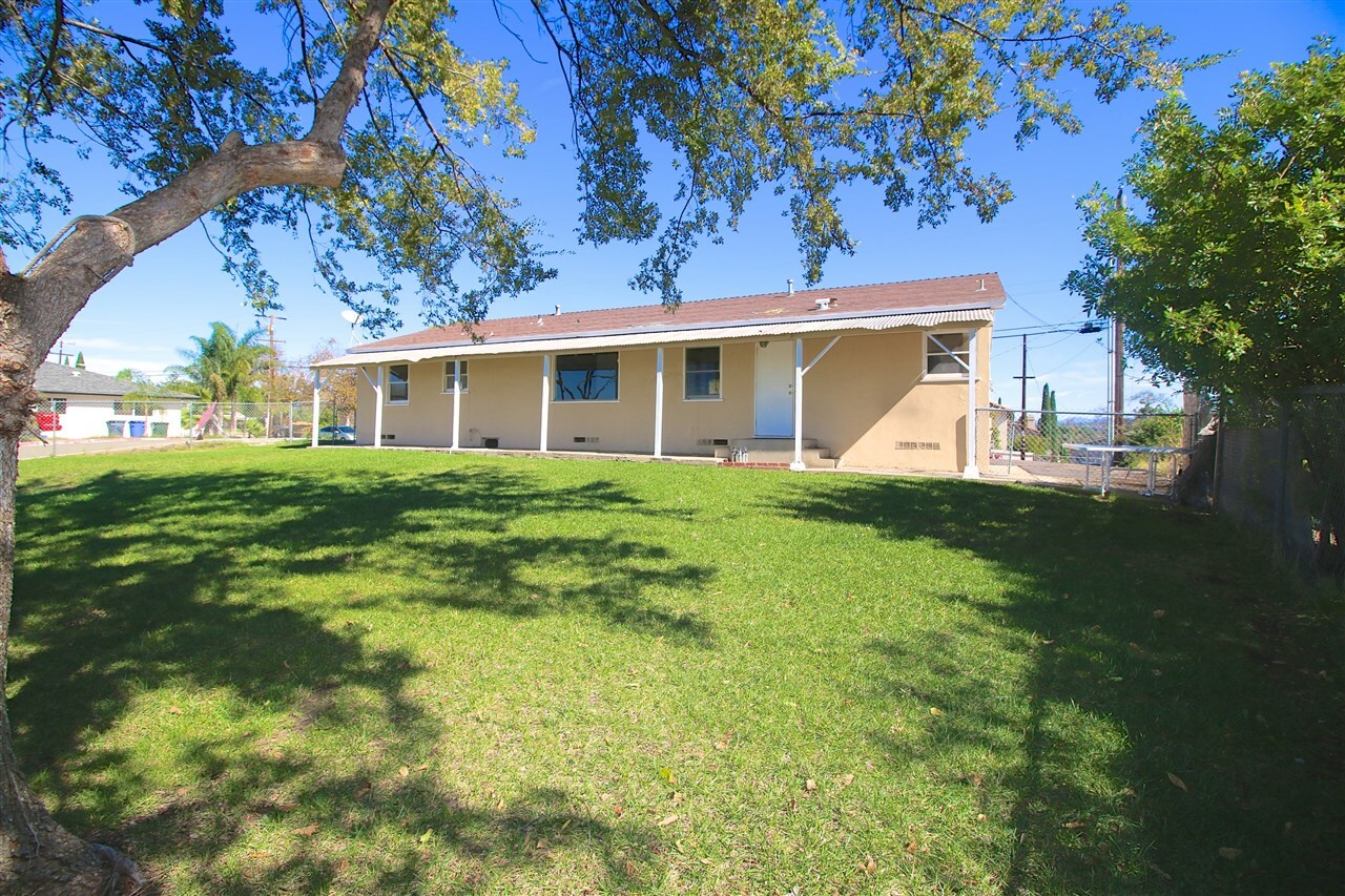 Property Photo:  2304 Berry Street  CA 91945 