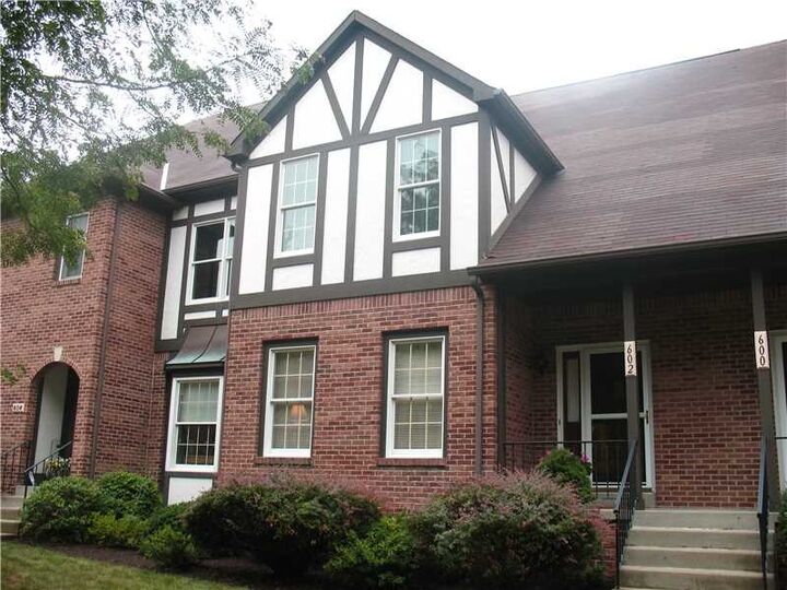 602 Kingsberry Circle  Mt. Lebanon PA 15234 photo