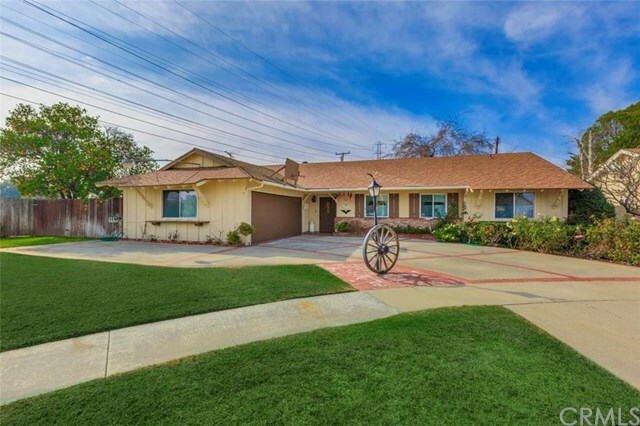 Property Photo: 1621 S Faywood Street CA 92804