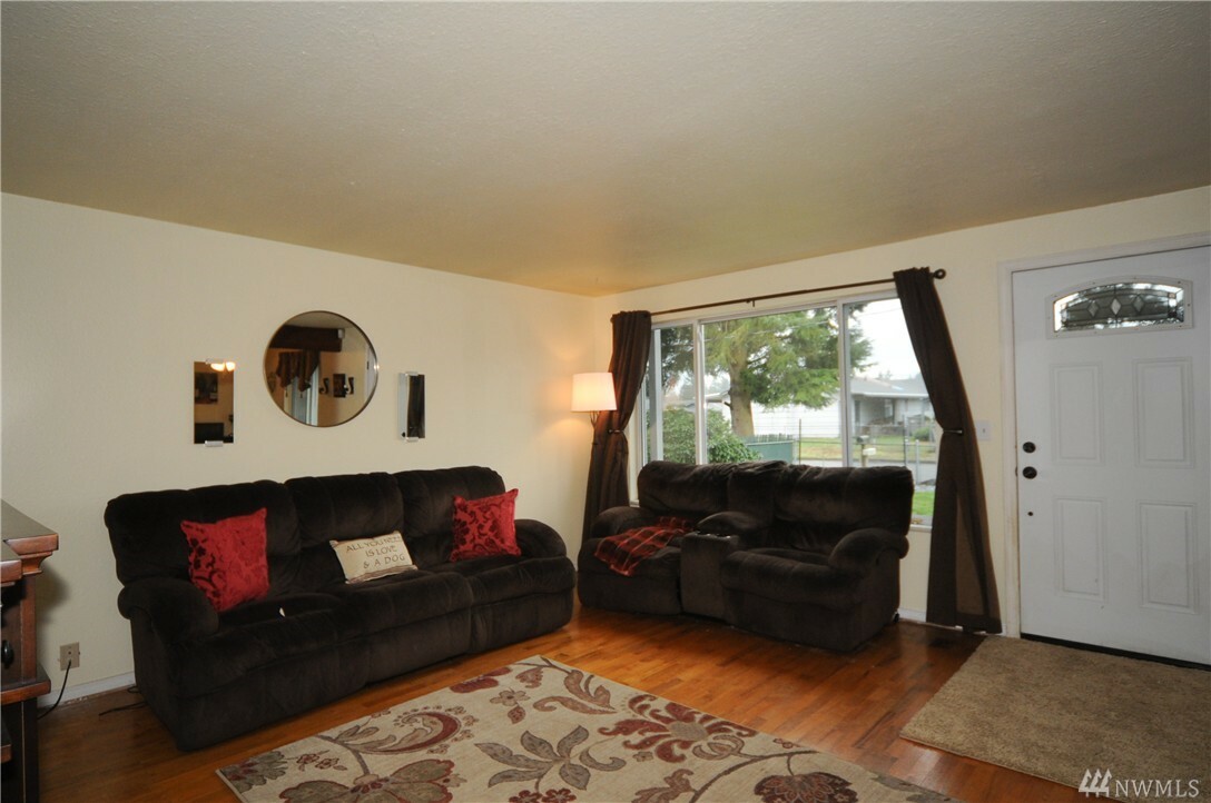 Property Photo: 2710 Pike St SE WA 98002