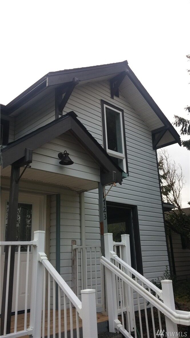 Property Photo: 1723 Virginia Ave WA 98201