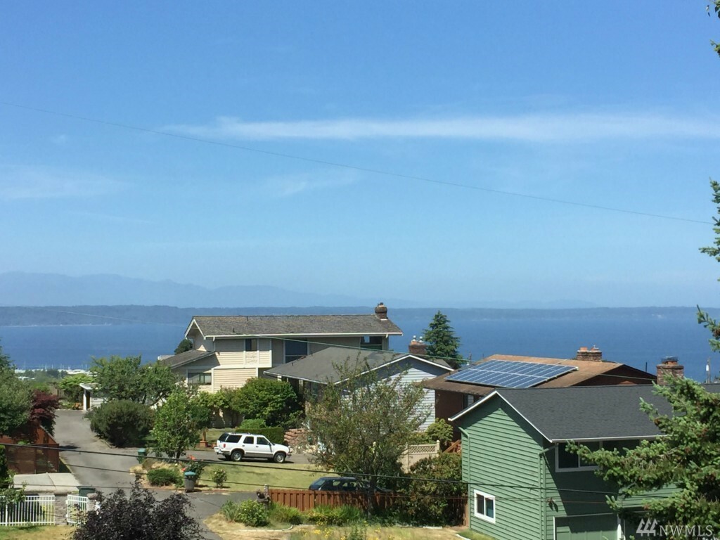 Property Photo: 305 10th Ave S WA 98020