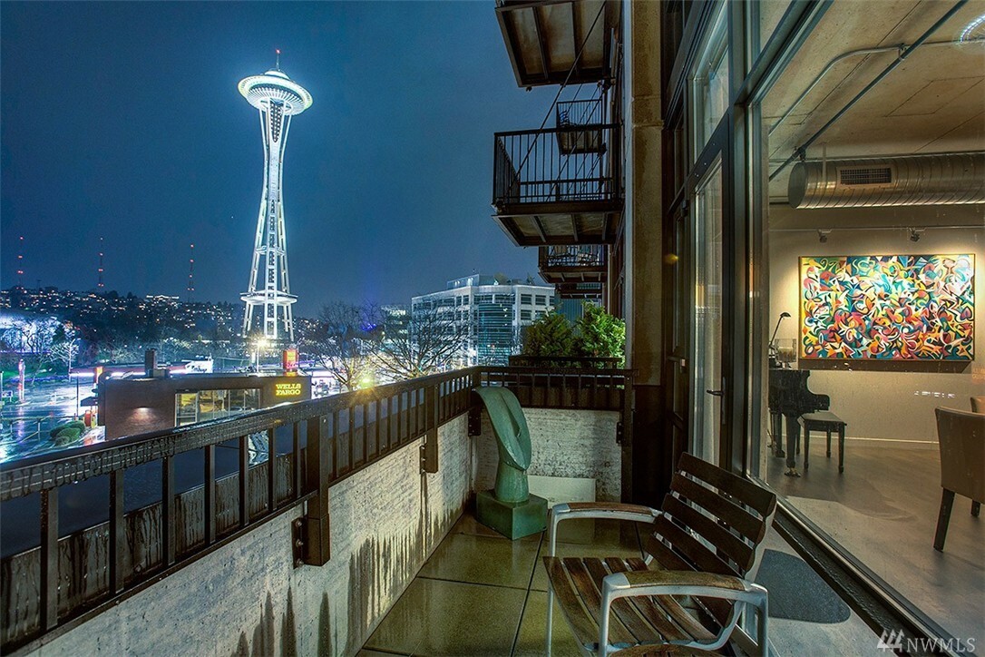 Property Photo: 2720 3rd Ave 501 WA 98121