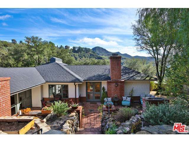 Property Photo:  19521 Cave Way  CA 90290 