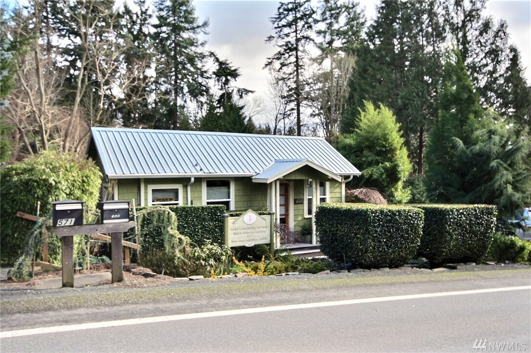 Property Photo:  568 Ericksen Ave NE  WA 98110 