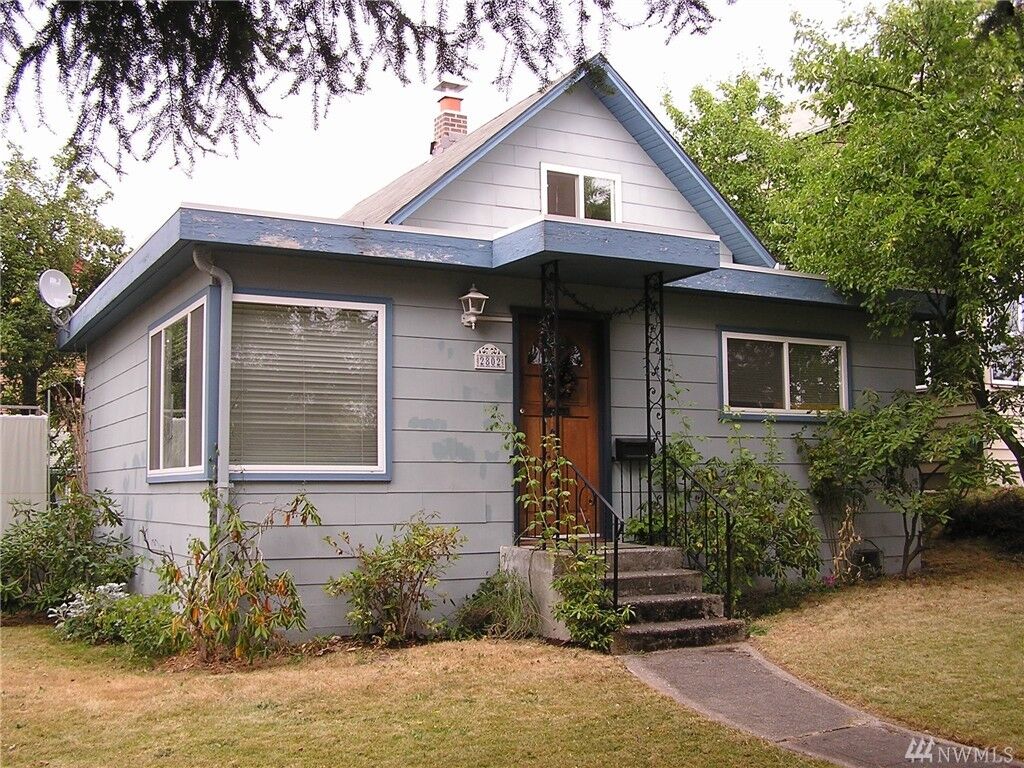 Property Photo: 2802 S Norman Street WA 98144