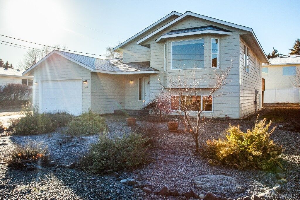 Property Photo:  369 Parkway St  WA 98801
