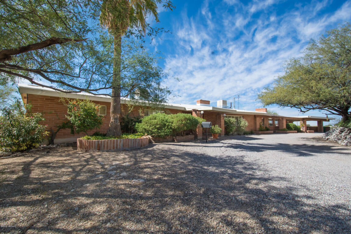 Property Photo: 5476 E River Road AZ 85718