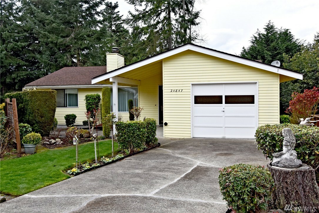 Property Photo:  24847 13th Ave S  WA 98198 