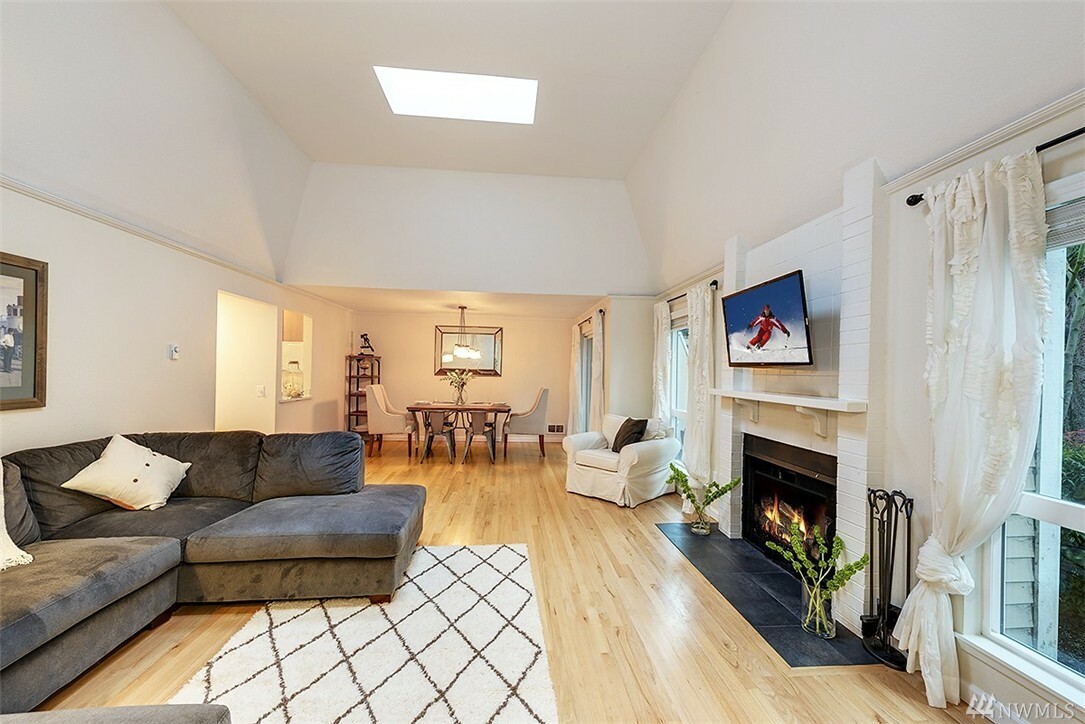Property Photo: 1613 102nd Place NE C2 WA 98004