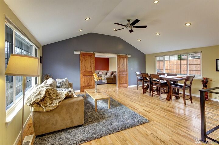 Property Photo:  10504 NE 194th St  WA 98011 