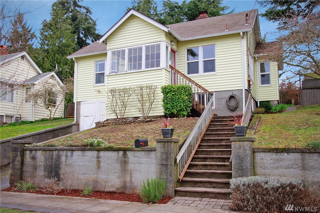 Property Photo:  9444 14th Ave SW  WA 98106 