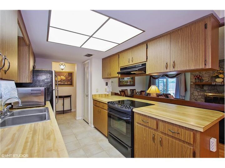 Property Photo:  905 Oak Forest Drive  FL 32708 