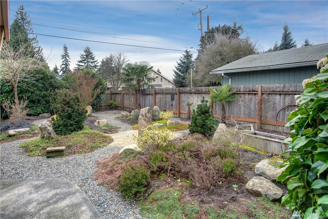 Property Photo:  1914 N 120th St  WA 98133 