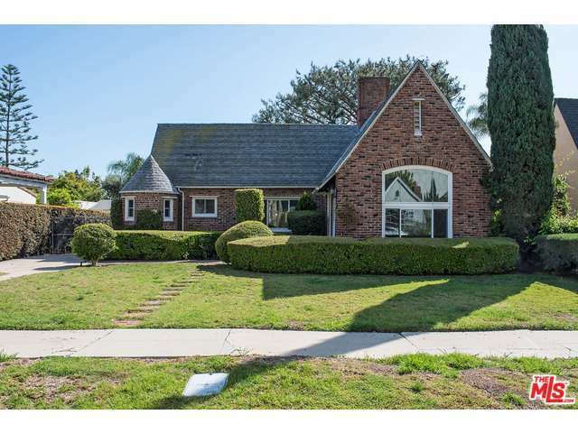 Property Photo: 6336 Warner Dr CA 90048