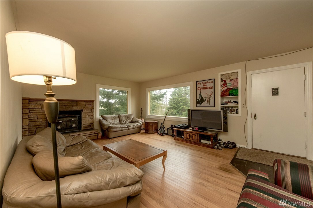 Property Photo: 1604 Lakeway Dr WA 98229