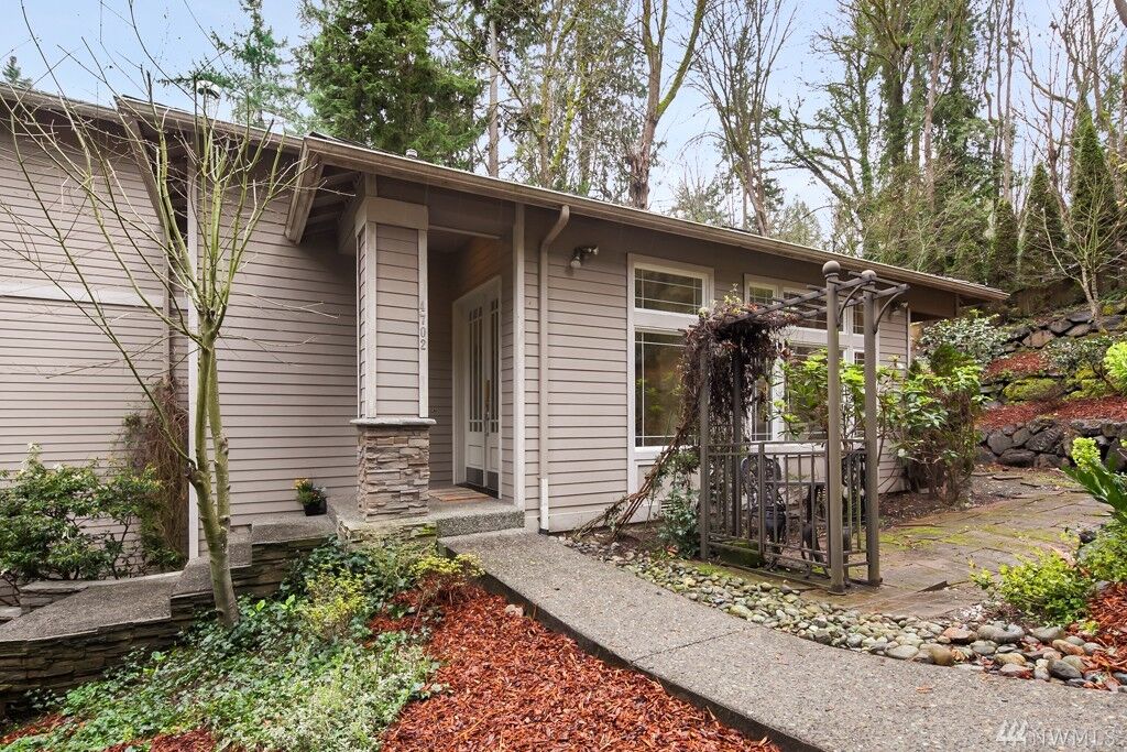 Property Photo: 4702 E Mercer Wy WA 98040