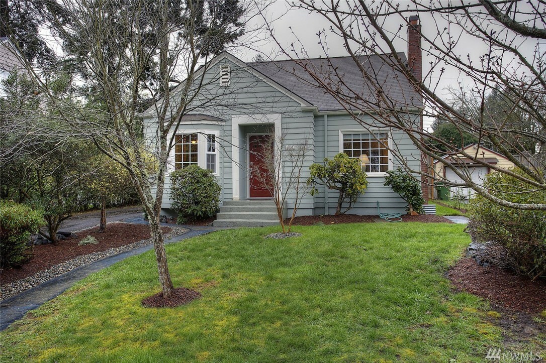 Property Photo:  122 Contra Costa Ave  WA 98466 