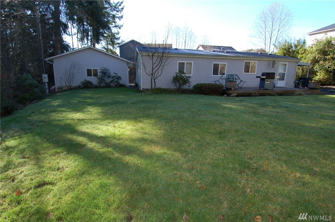 Property Photo:  13817 Admiralty Wy  WA 98087 