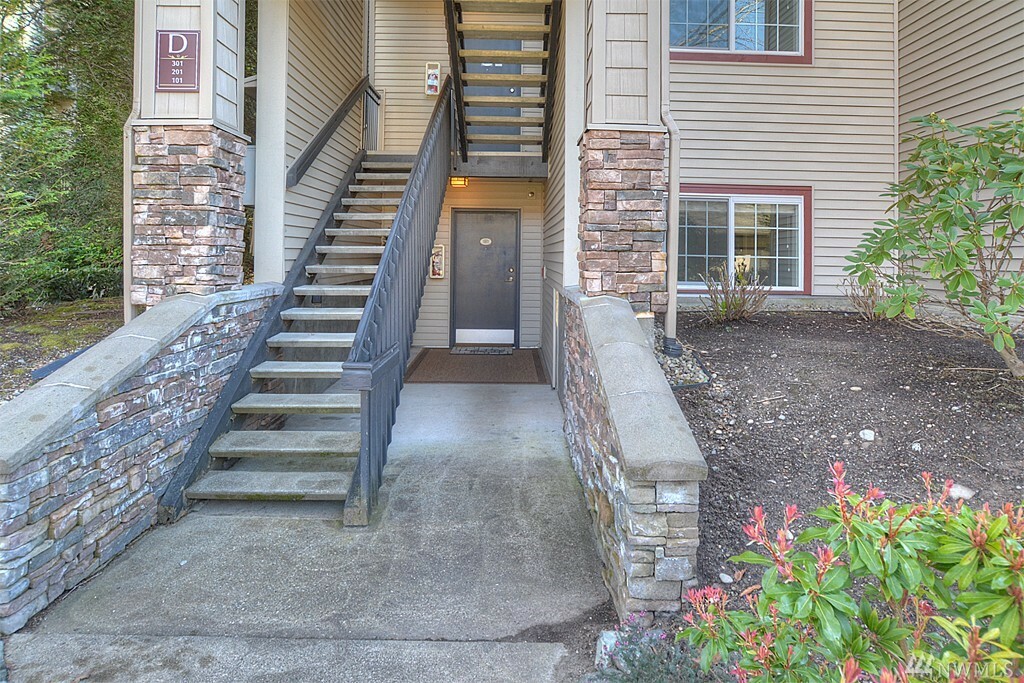 Property Photo: 25025 SE Klahanie Blvd D101 WA 98029