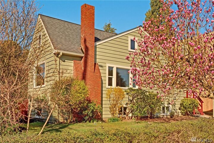 Property Photo:  702 NW 90th St  WA 98117 