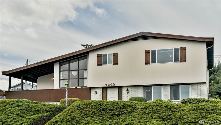 Property Photo:  4202 N Bristol St  WA 98407 