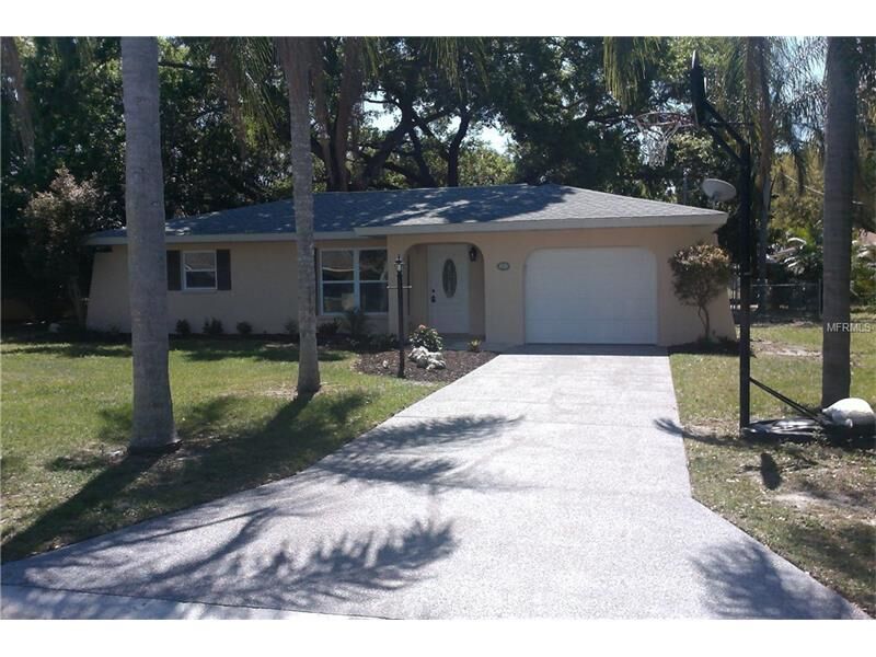 Property Photo:  