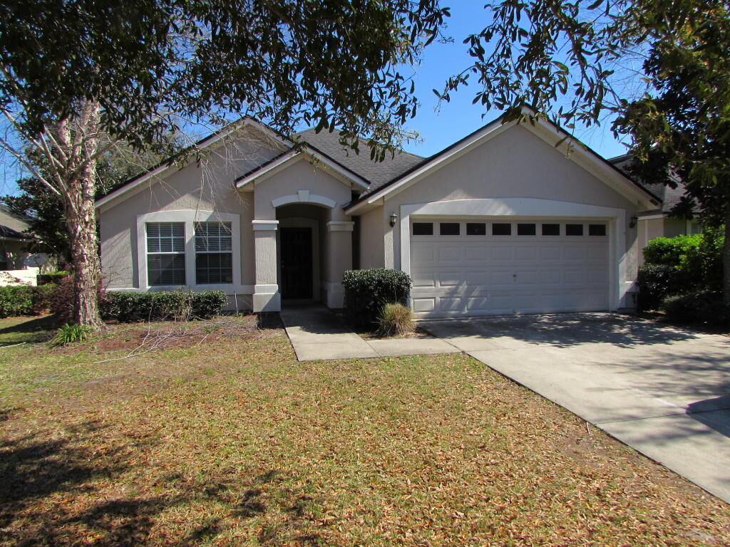 Property Photo: 804 Marjories Way FL 32092