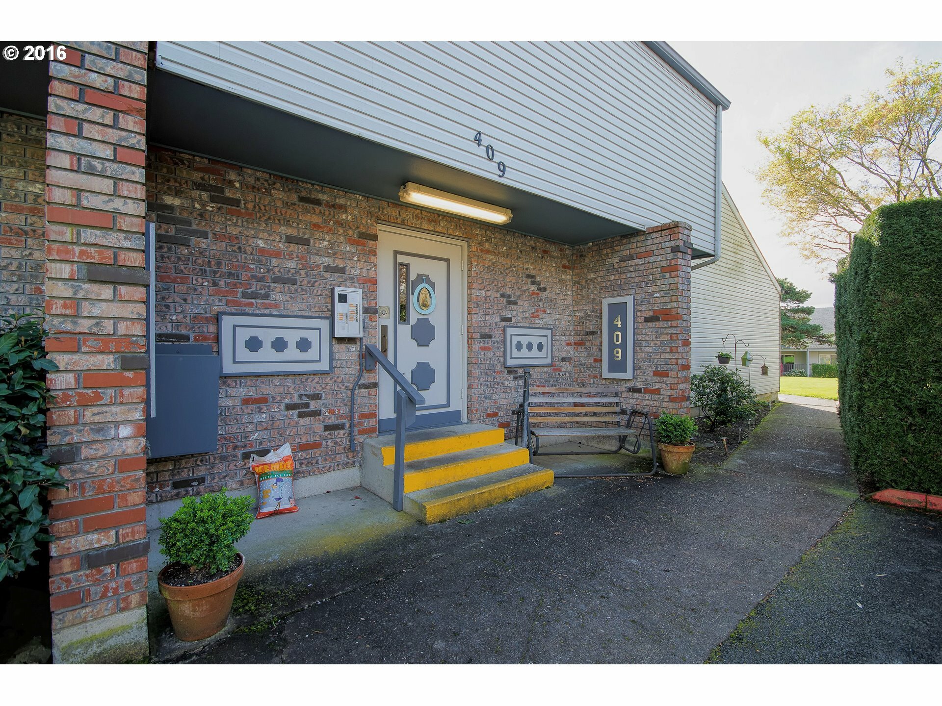Property Photo: 409 NE 85th St 4-I WA 98665