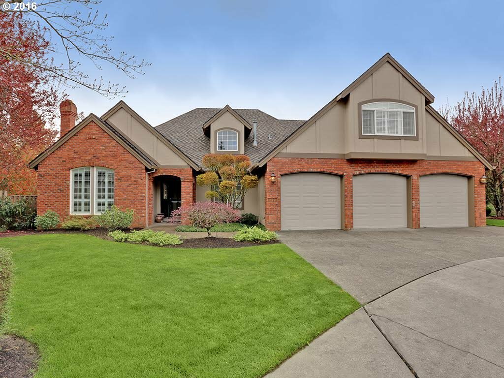 Property Photo: 3951 NW Loy Ct OR 97229