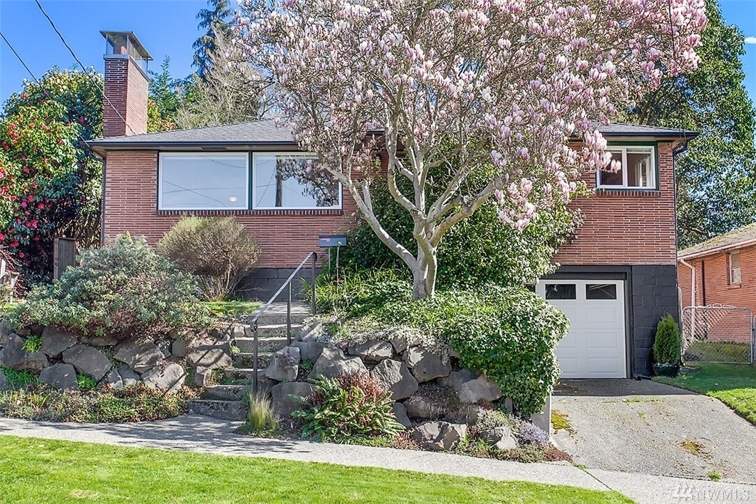 Property Photo: 9036 38th Ave SW WA 98126