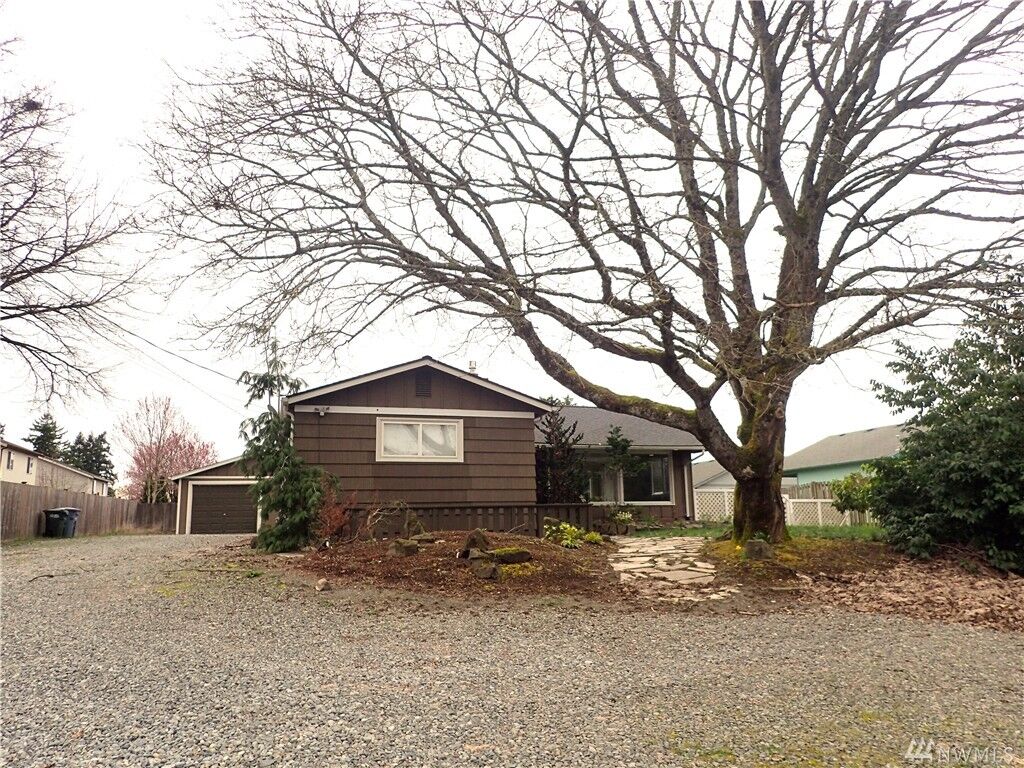 Property Photo:  606 23rd Ave  WA 98354 
