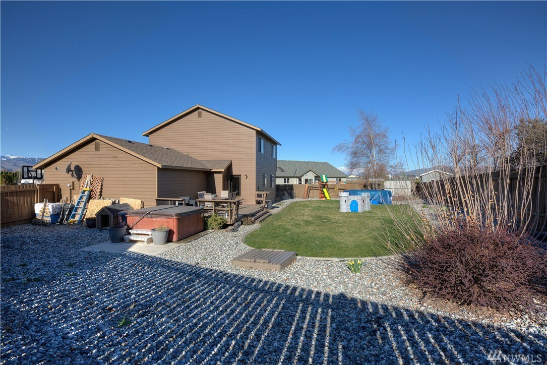 Property Photo: 2492 Plateau Dr WA 98802