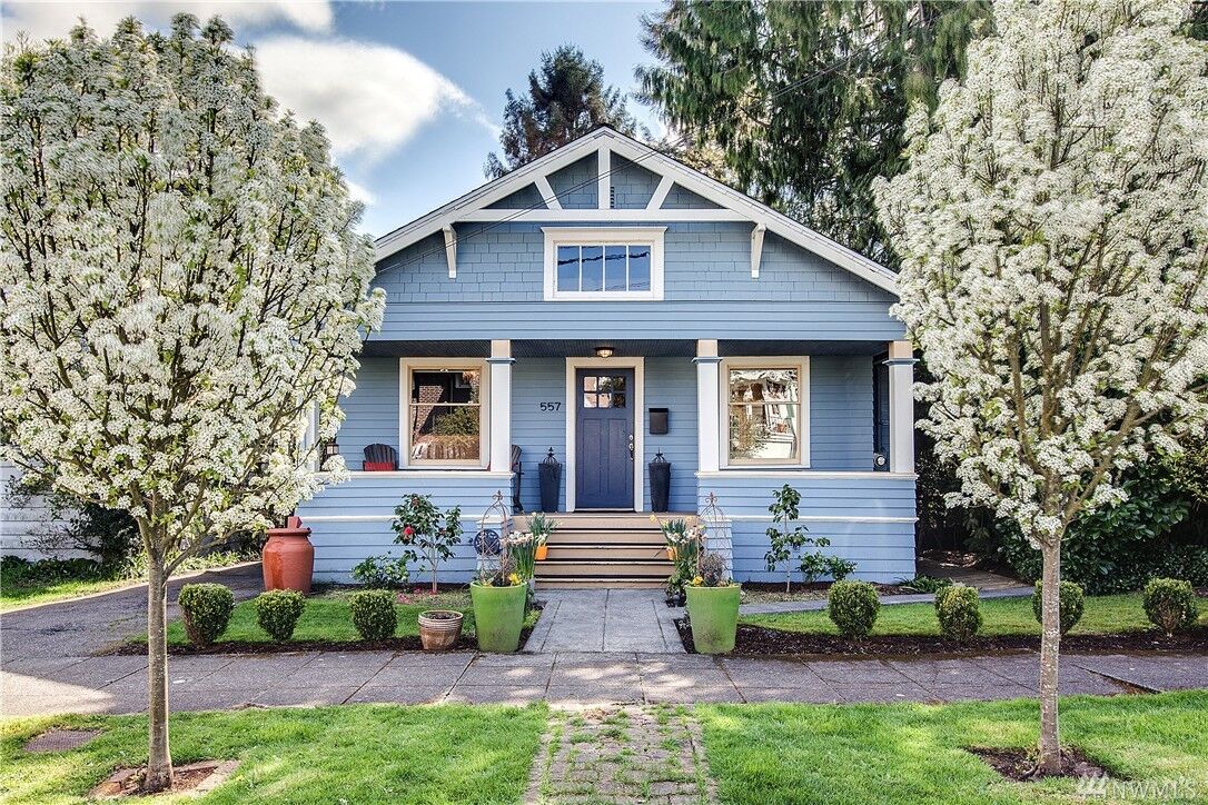 Property Photo: 557 N 72nd St WA 98103